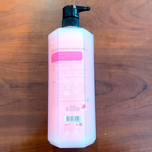 COPY - New Pure Body Wash - Centella Asiatica & Cherry Blossom - Taiwan 🇹🇼 (100… - Picture 2 of 3
